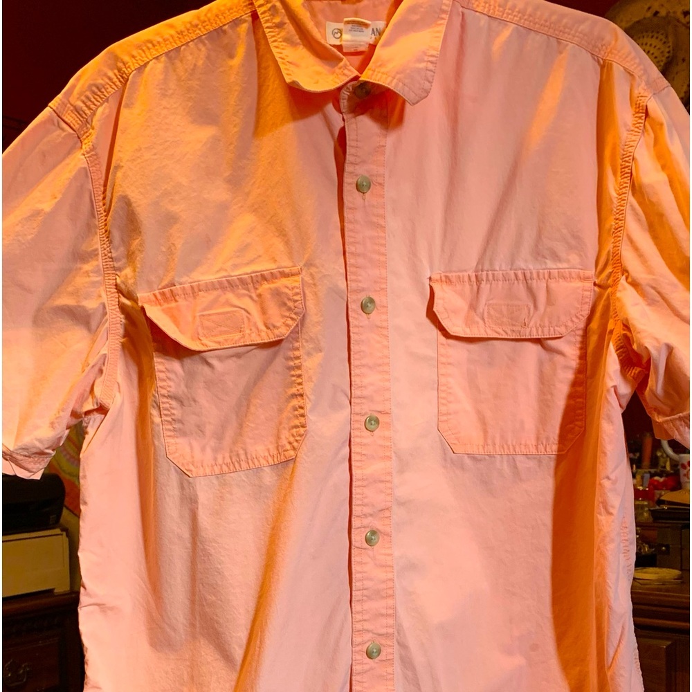 Ladies outdoor shirt.    D-1